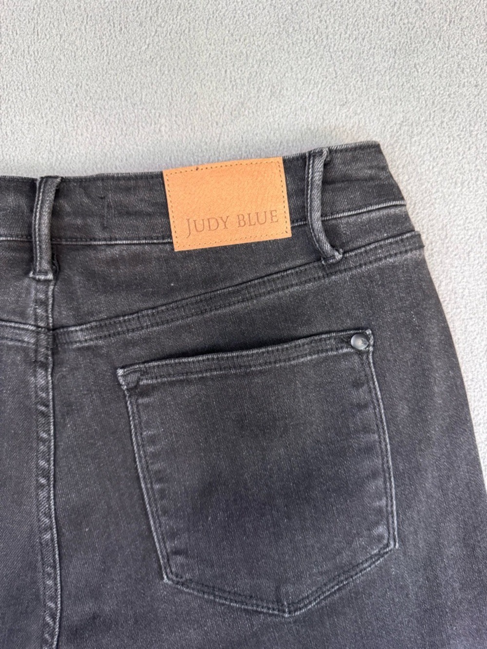 Judy Blue Charcoal Black Denim Distressed 90’s Straight Jeans, size 29 - Picture 13 of 16
